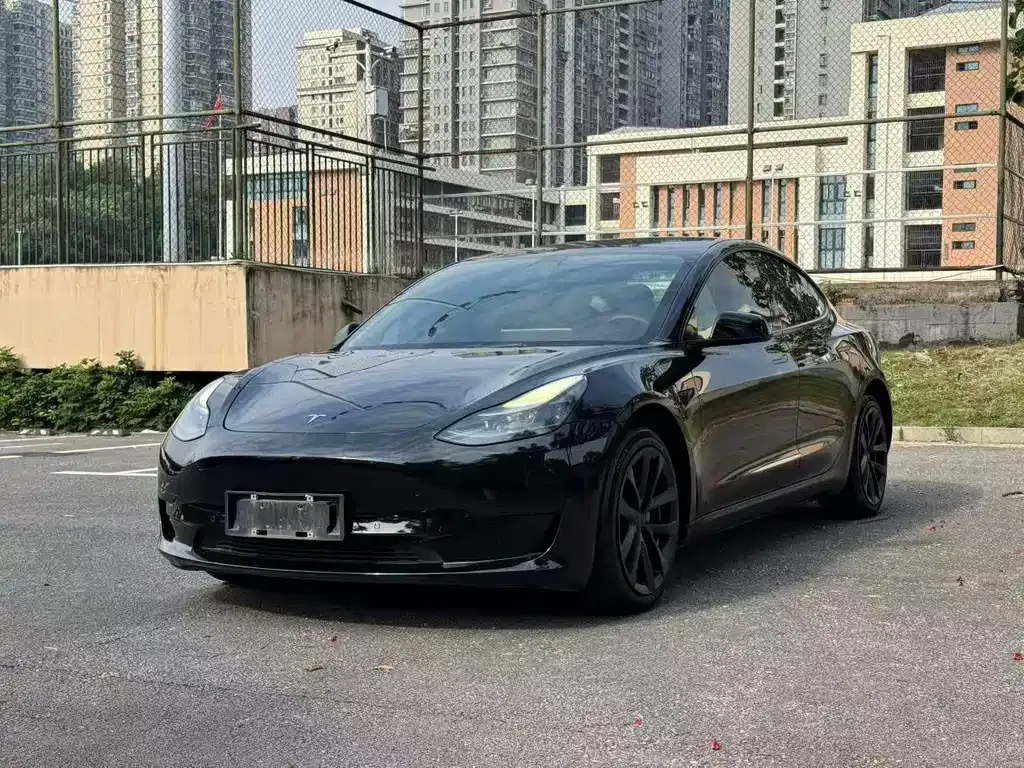 Tesla Model 3 — фото 9