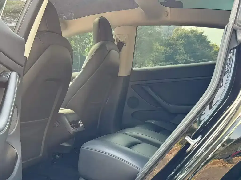 Tesla Model 3 — фото 4