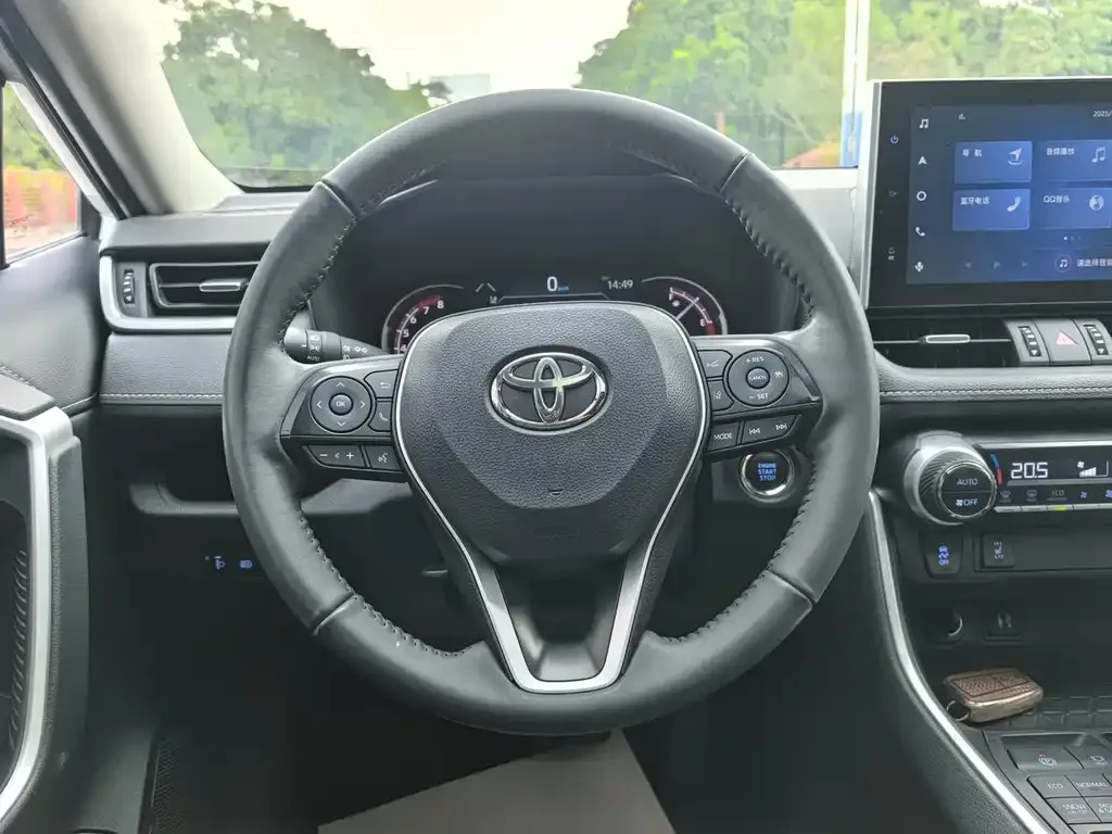 Toyota RAV4 — фото 4