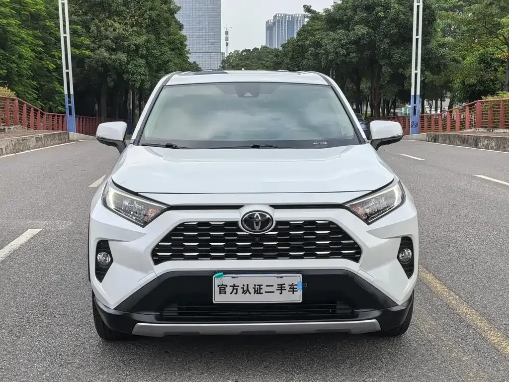 Toyota RAV4 — фото 9