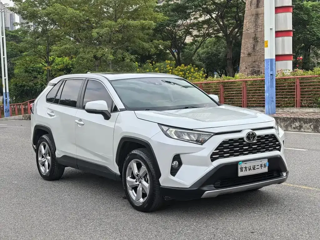 Toyota RAV4 — фото 6