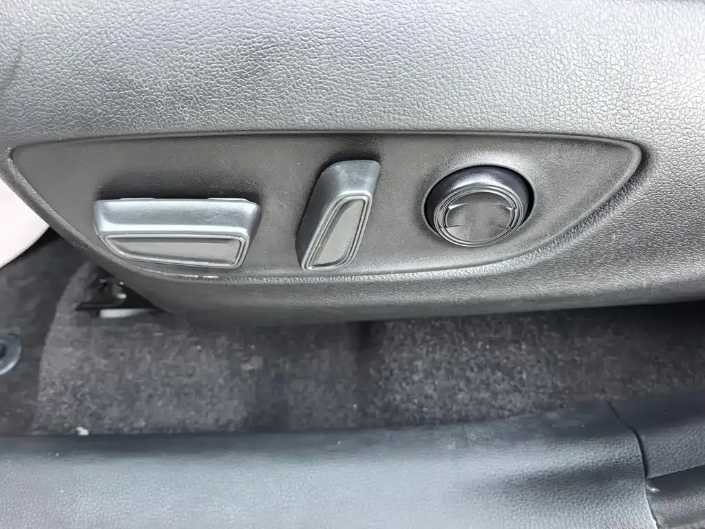Toyota RAV4 — фото 10
