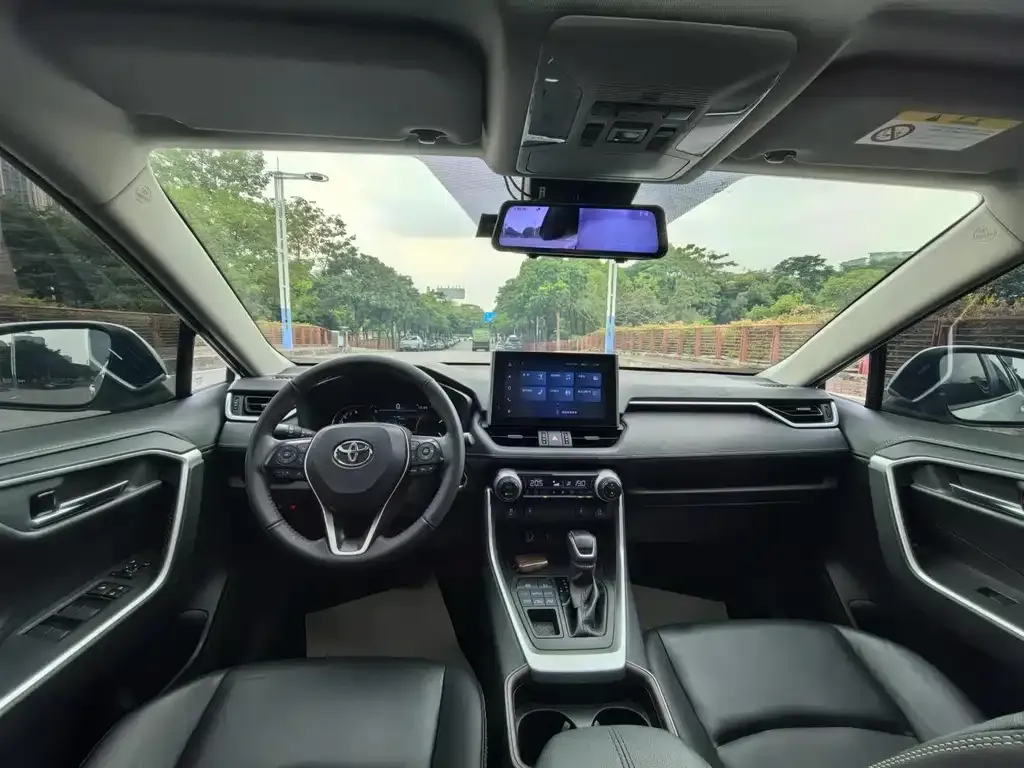 Toyota RAV4 — фото 3
