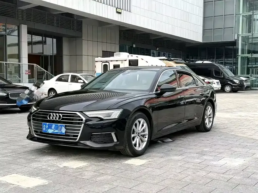 Audi A6L — фото 1