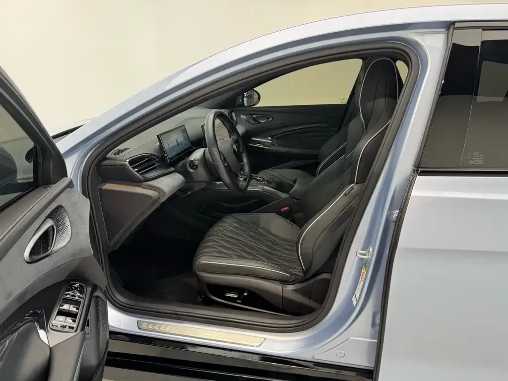 BYD Seal — фото 2