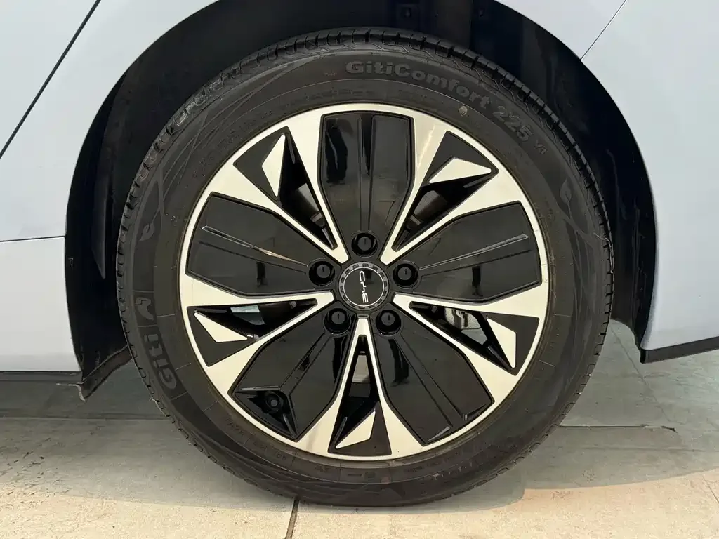 BYD Seal — фото 5
