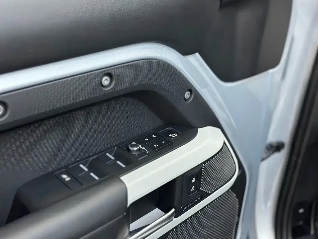 Land Rover Defender — фото 3