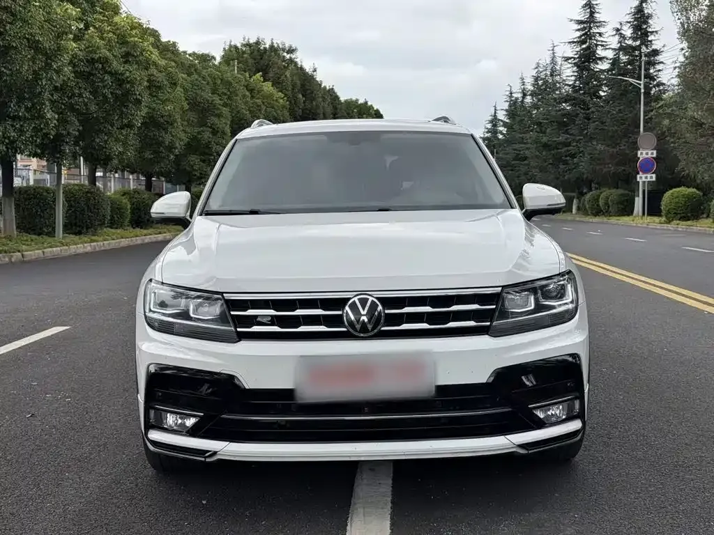 Volkswagen Tiguan L — фото 3