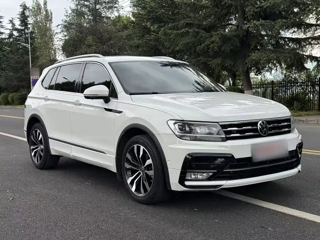 Volkswagen Tiguan L — фото 8