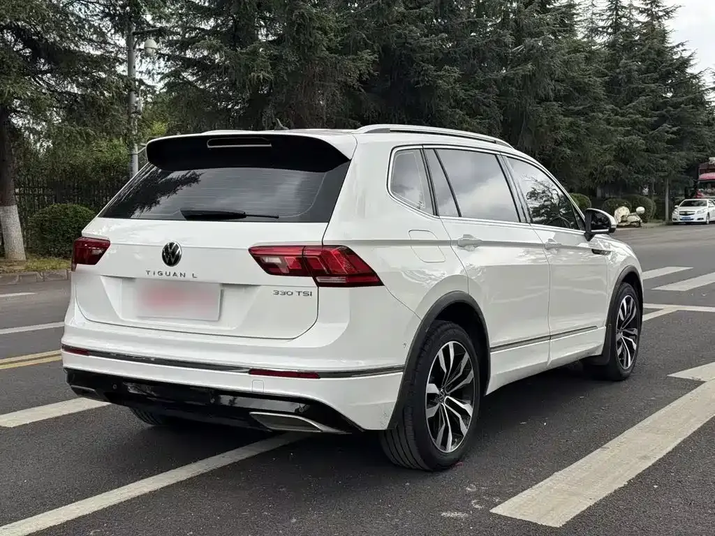 Volkswagen Tiguan L — фото 7