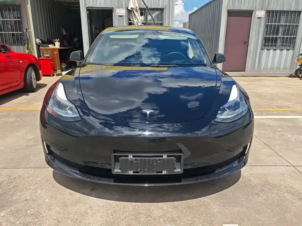 Tesla Model 3 — фото 2