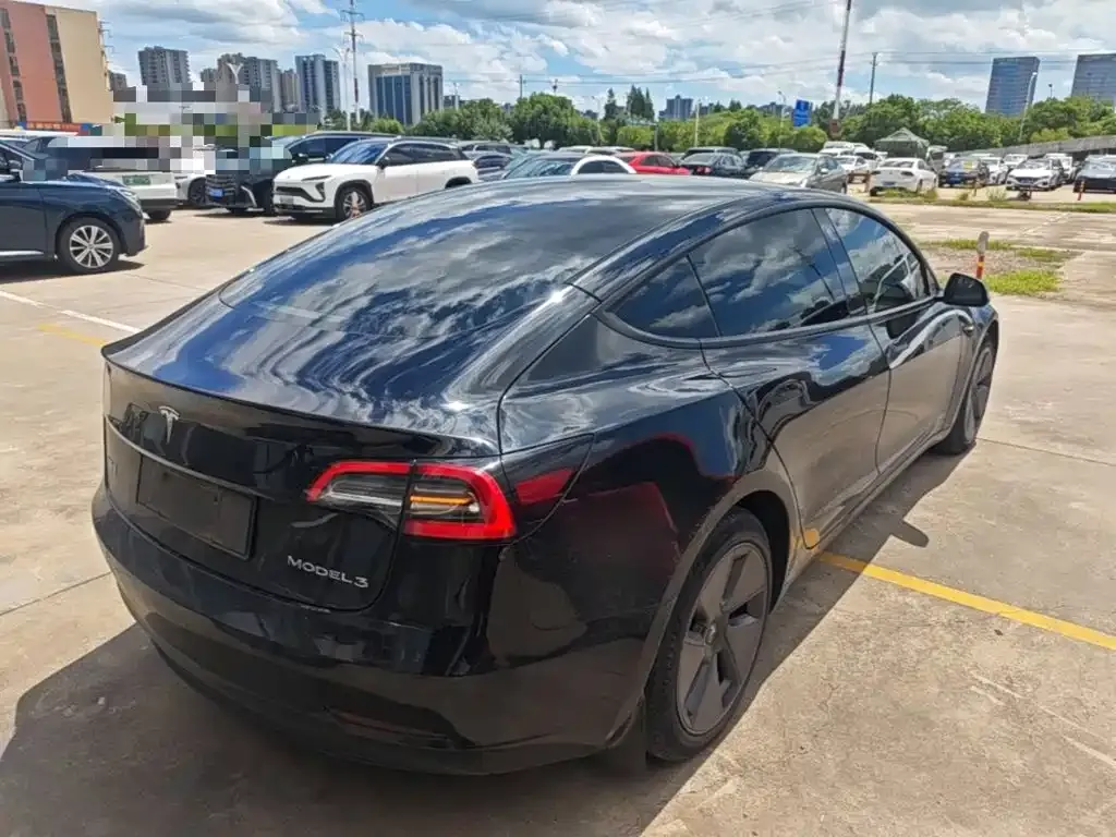 Tesla Model 3 — фото 5