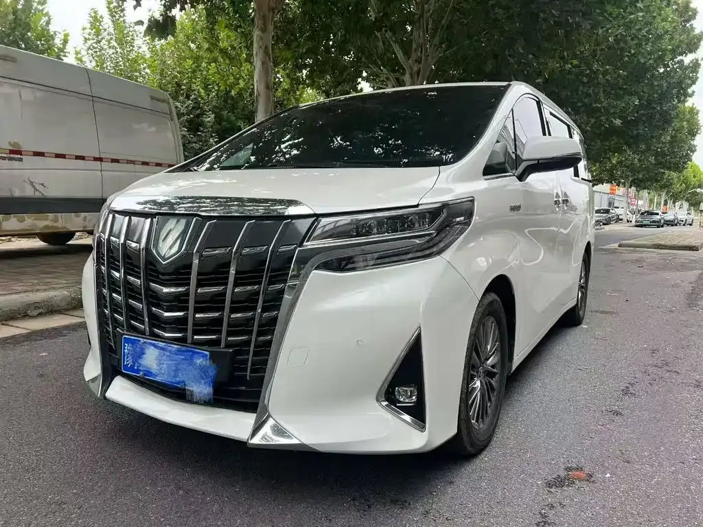 Toyota Alphard — фото 8