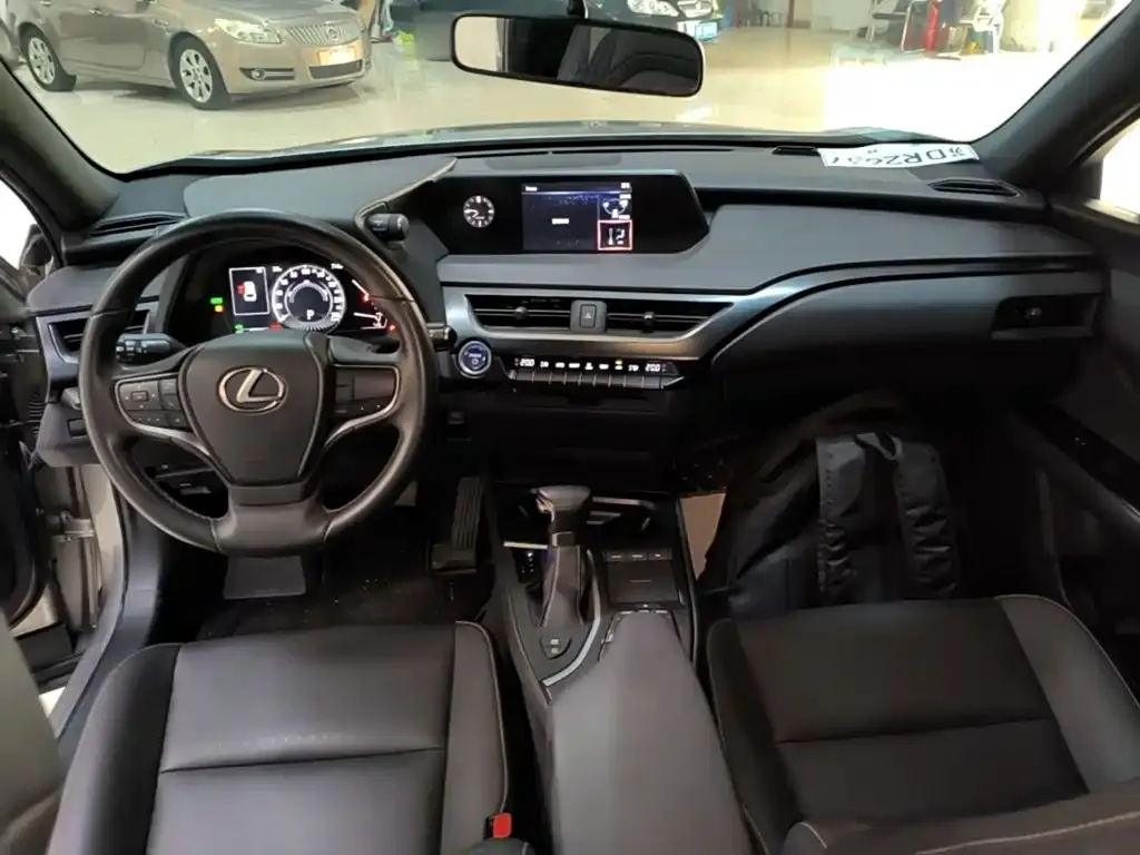 Lexus UX — фото 5
