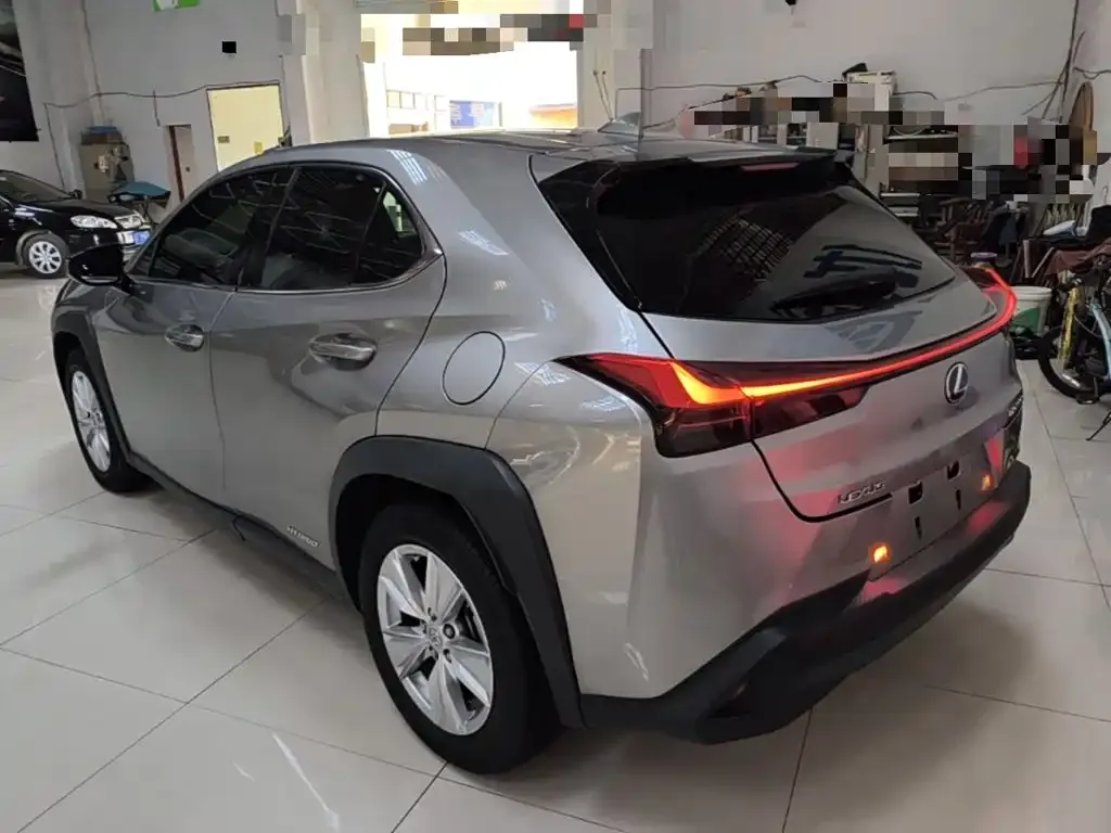 Lexus UX — фото 4