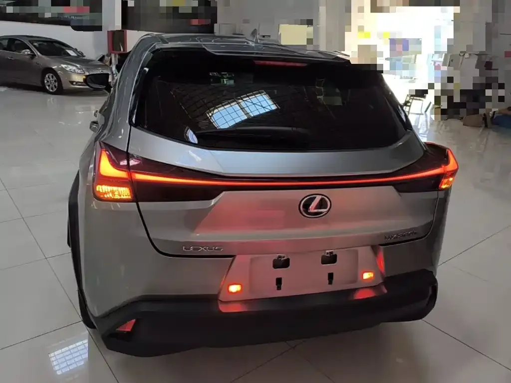 Lexus UX — фото 10