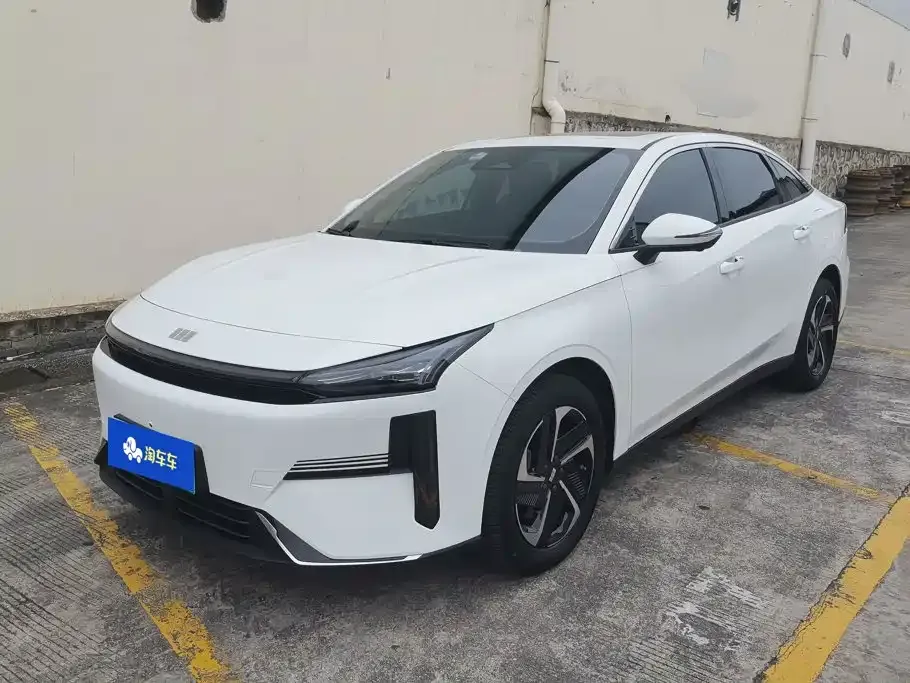 Geely Galaxy L6 — фото 1