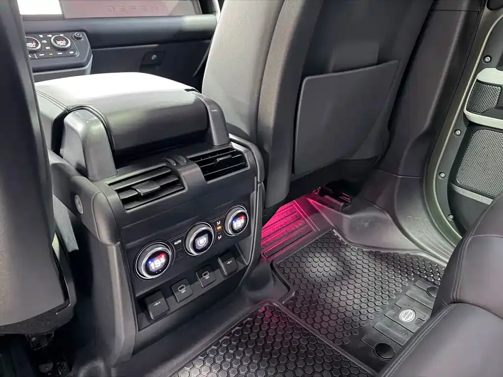 Land Rover Defender — фото 10