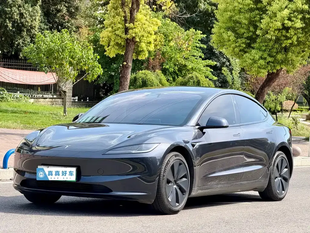 Tesla Model 3 — фото 1