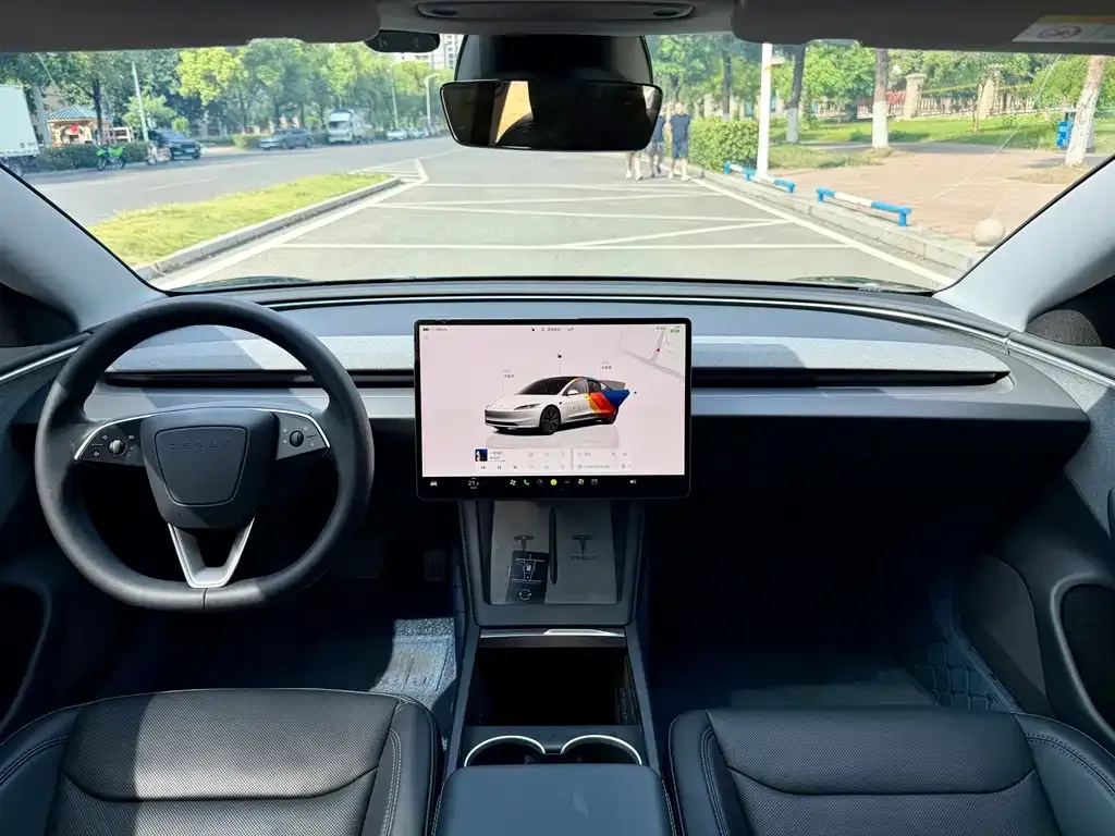 Tesla Model 3 — фото 7