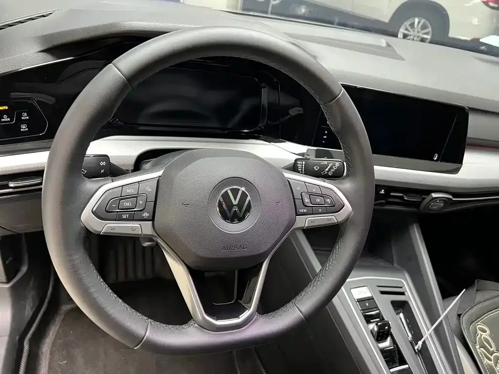 Volkswagen Golf — фото 6