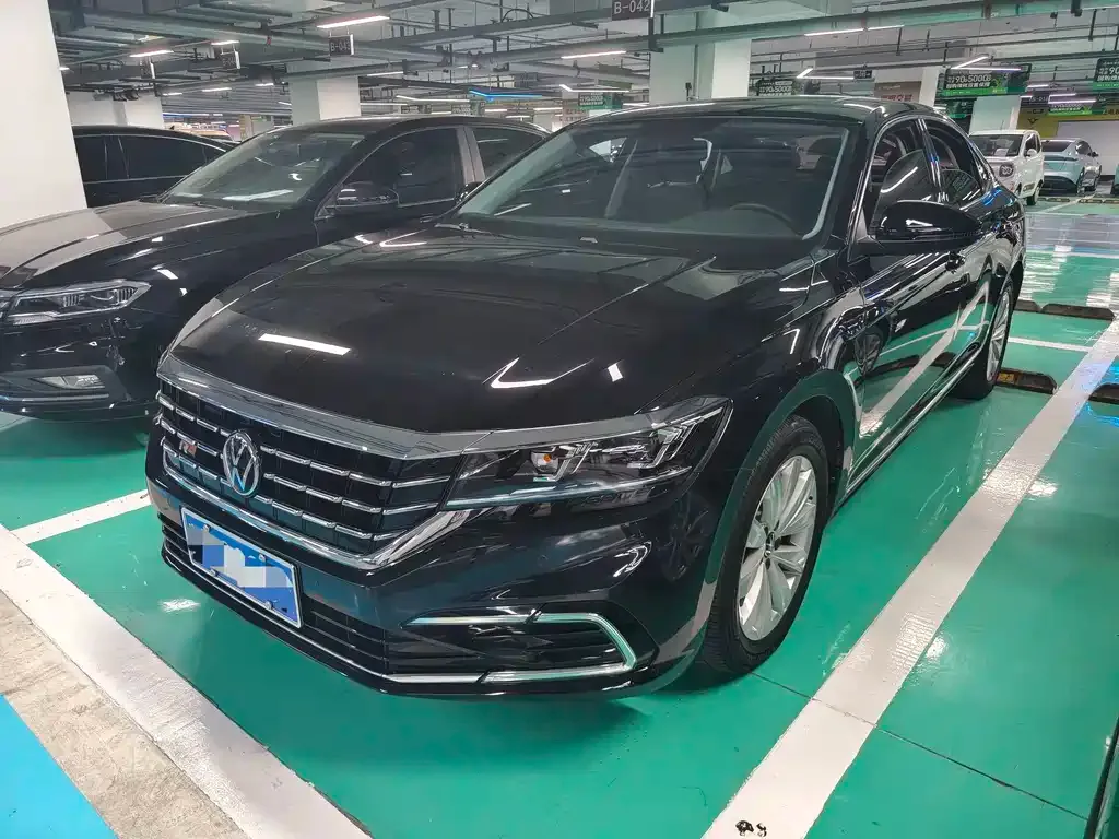 Volkswagen Passat — фото 1