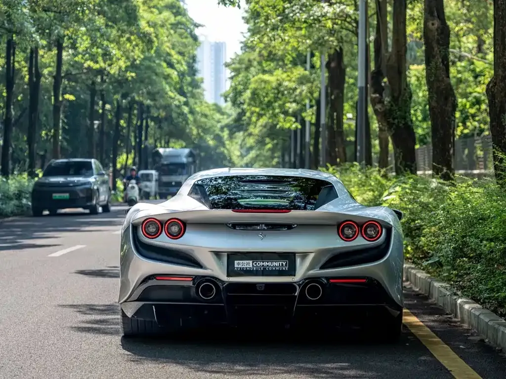 Ferrari F8 — фото 9