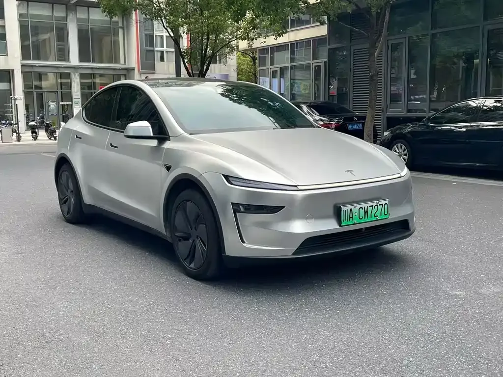 Tesla Model Y — фото 5