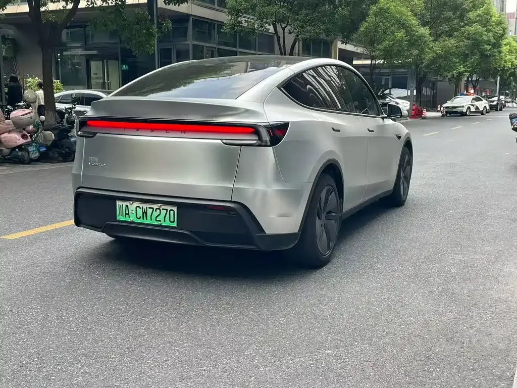 Tesla Model Y — фото 6