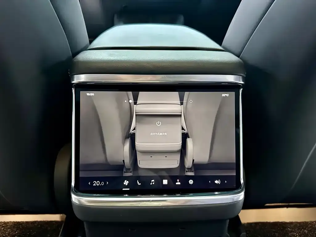 Tesla Model X — фото 3