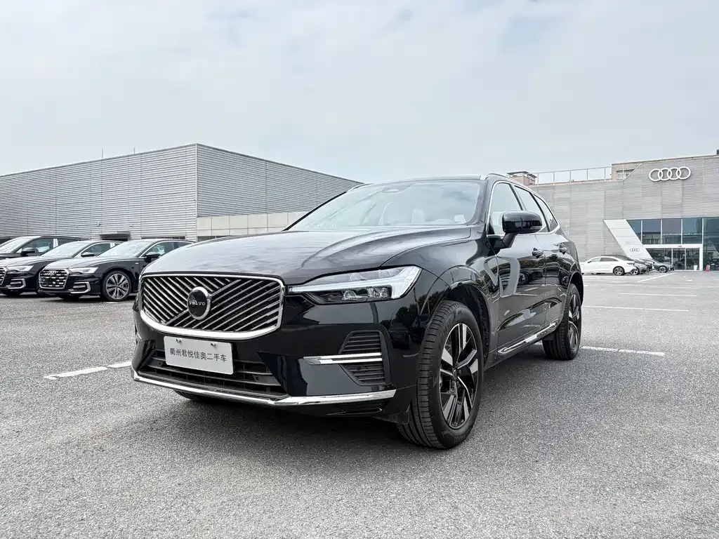 Volvo XC60 — фото 1