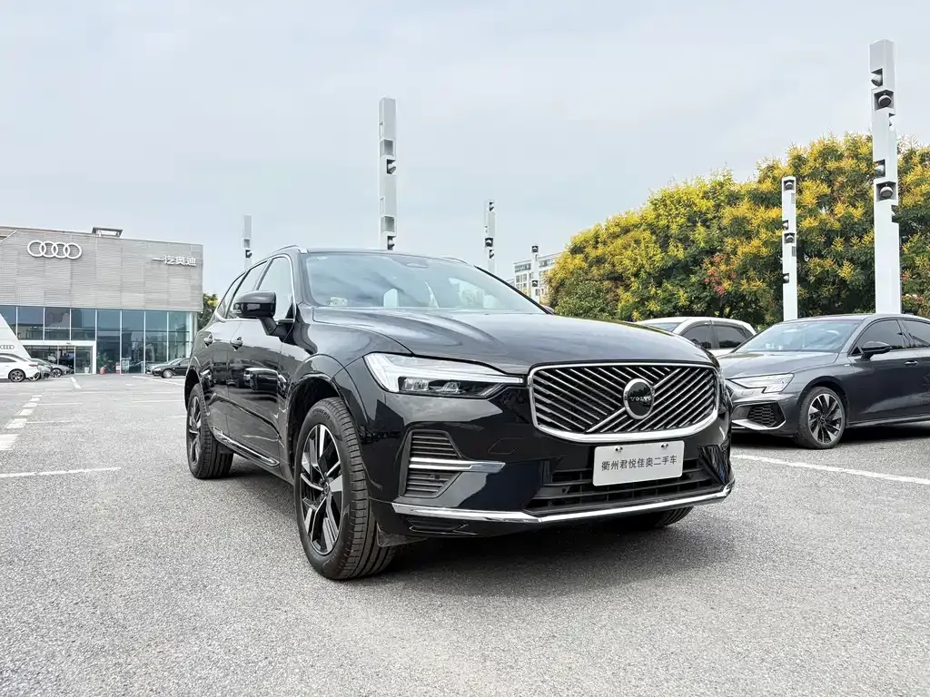 Volvo XC60 — фото 9