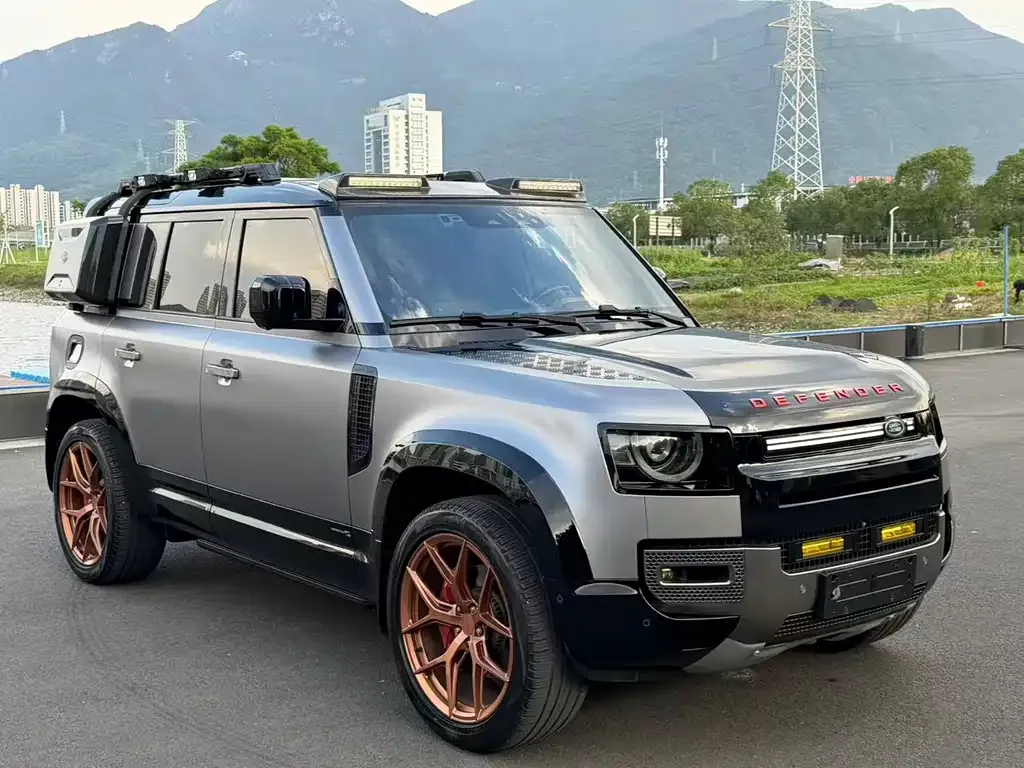 Land Rover Defender — фото 1