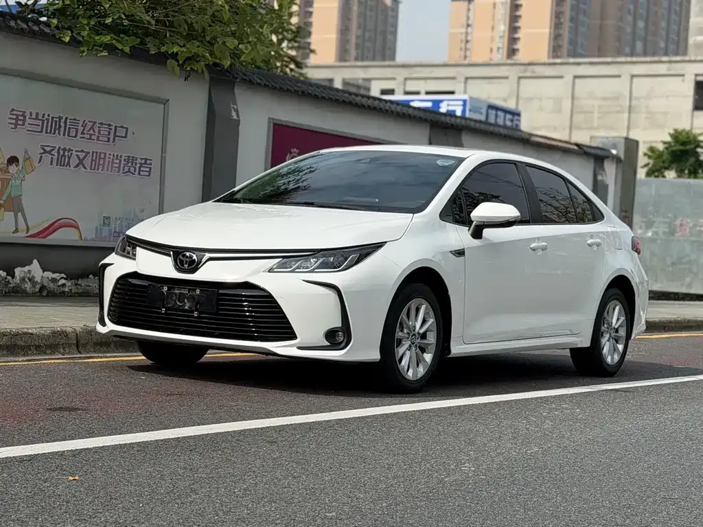 Toyota Corolla — фото 1