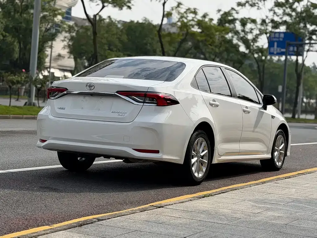 Toyota Corolla — фото 6