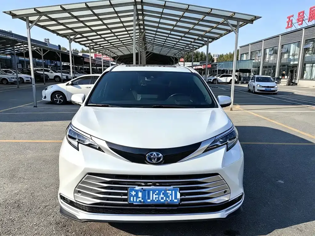 Toyota Sienna — фото 7