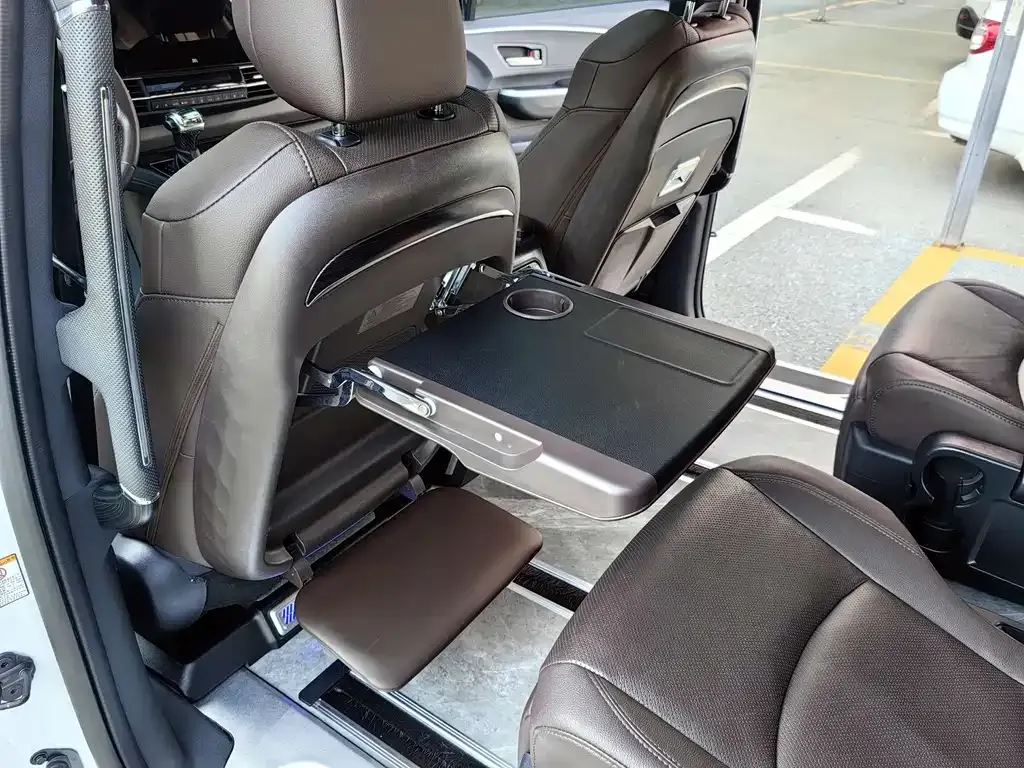 Toyota Sienna — фото 2