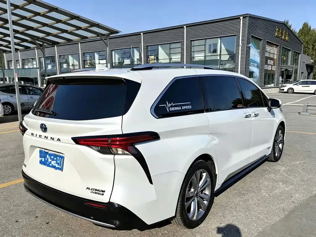Toyota Sienna — фото 4