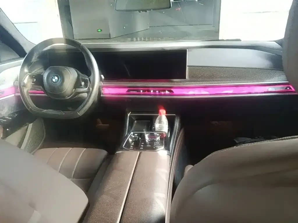 BMW i7 — фото 2