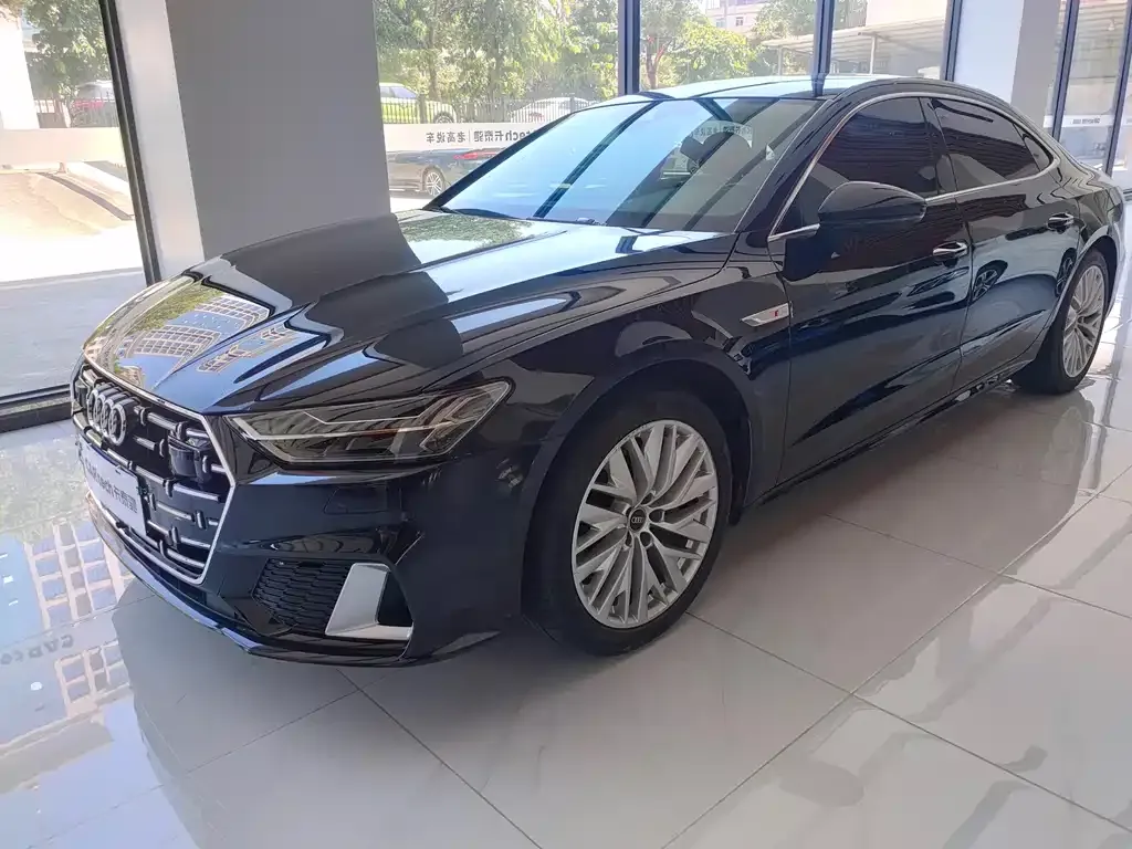 Audi A7L — фото 1