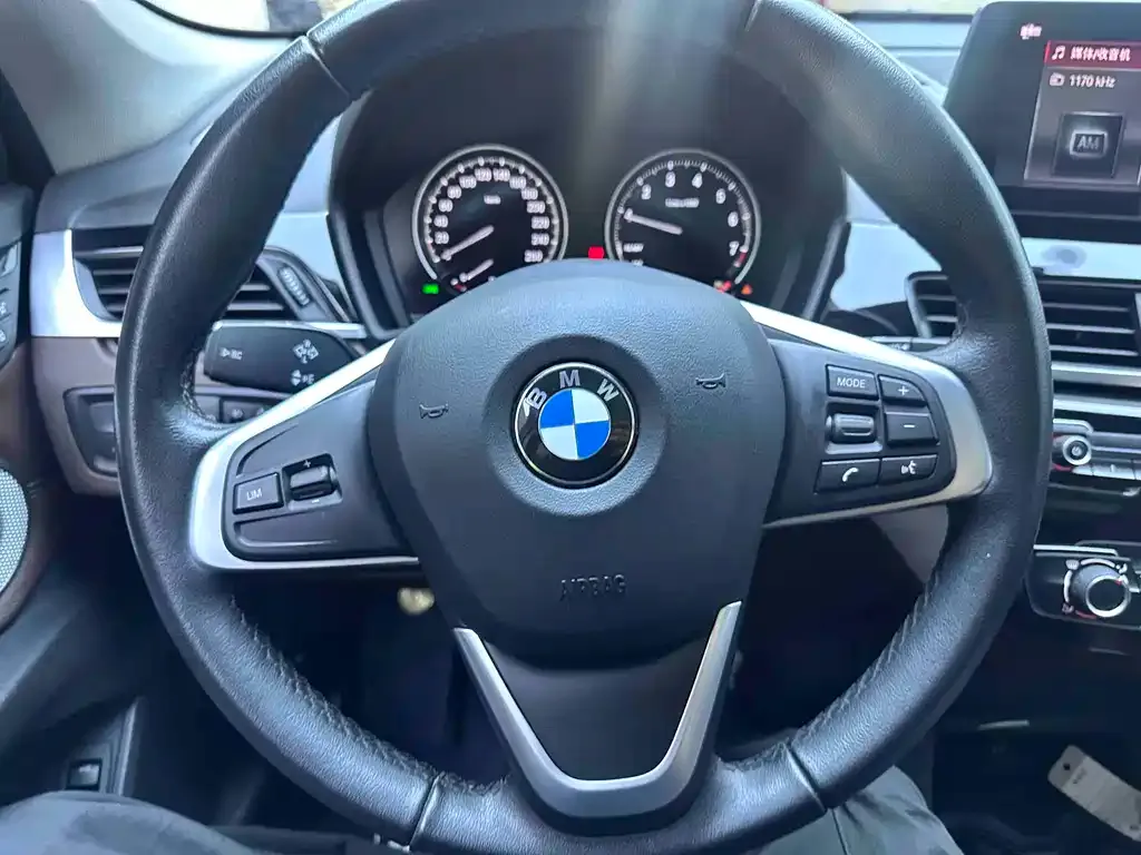 BMW X1 — фото 9