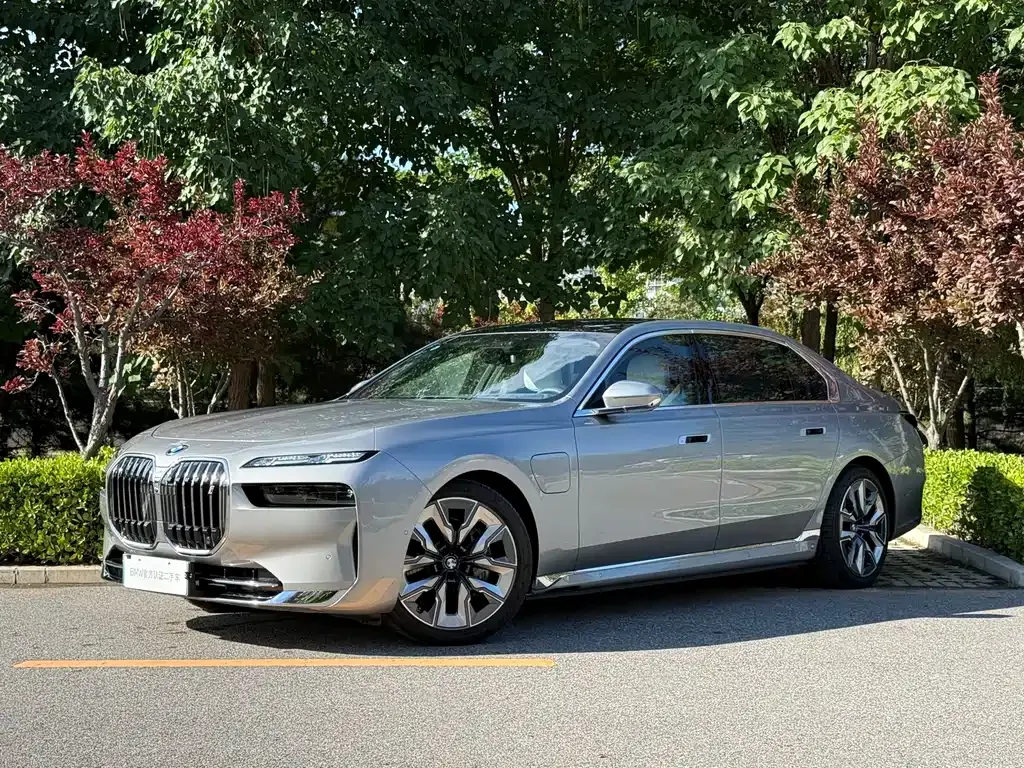 BMW i7 — фото 1