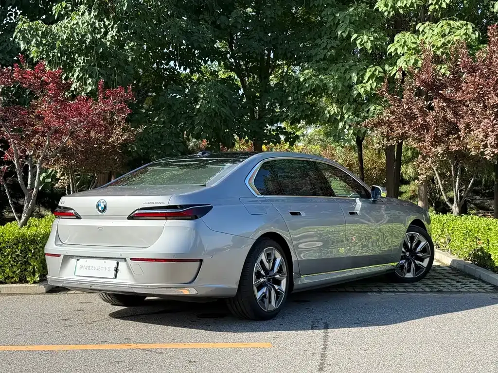BMW i7 — фото 9