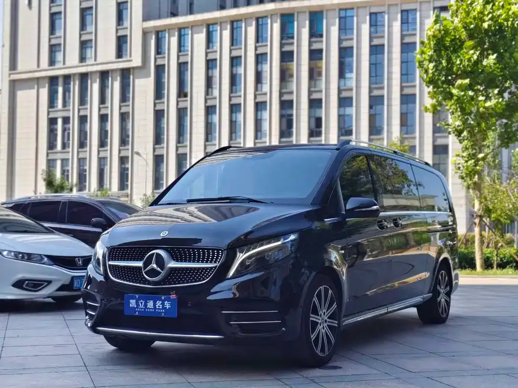 Mercedes-Benz V-Class — фото 1