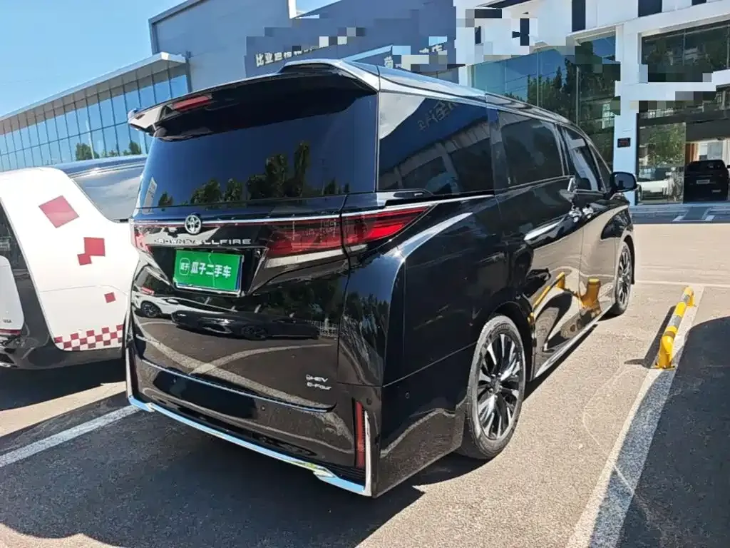 Toyota Vellfire — фото 3