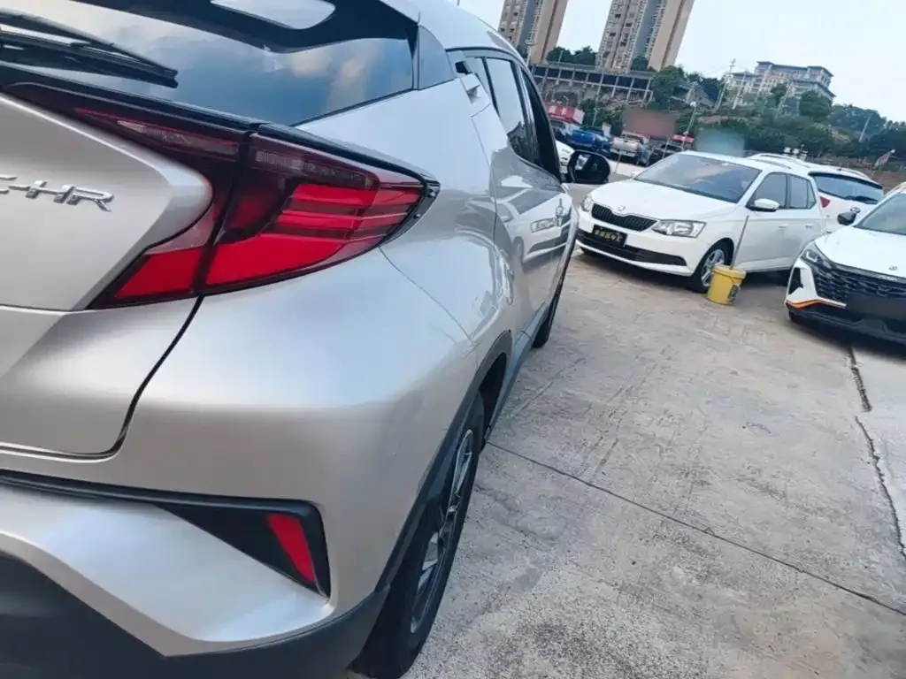 Toyota C-HR — фото 8