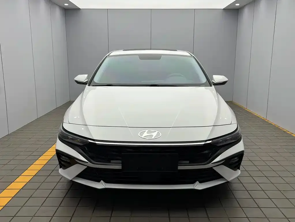 Hyundai Elantra — фото 6