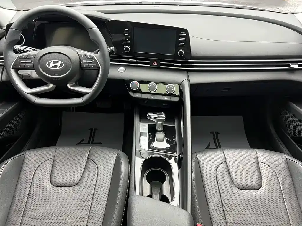 Hyundai Elantra — фото 10