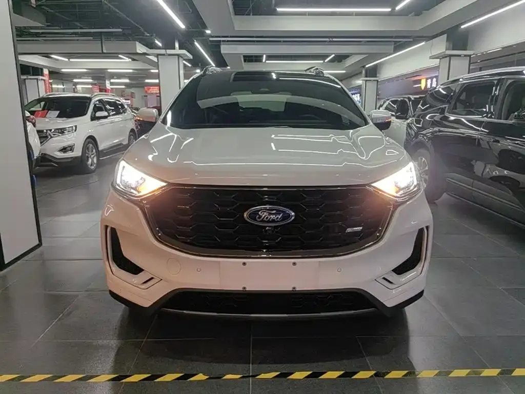 Ford Edge — фото 10