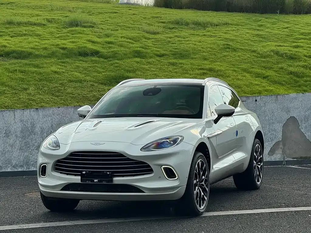 Aston Martin DBX — фото 7